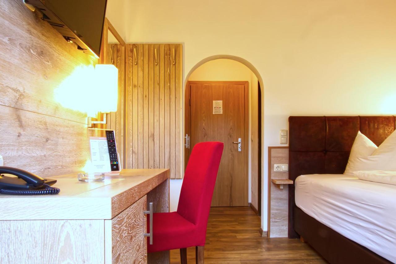 Garnihotel Zur Linde - Bayerischer Wald - Aktivcard Mit 154 Kostenfreien Leistungen - Kostenloser Parkplatz โลห์แบร์ก ภายนอก รูปภาพ